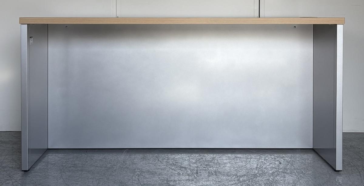 【ナチュラルな木目で安らぎを演出するカウンターテーブル！】■イトーキ（ITOKI）製　 NJシリーズ　カウンターテーブル　■ローカウンター　W1500×D700×H730㎜　■木目調ナチュラル天板　本体シルバー系
                        NJ
                                    中古
            