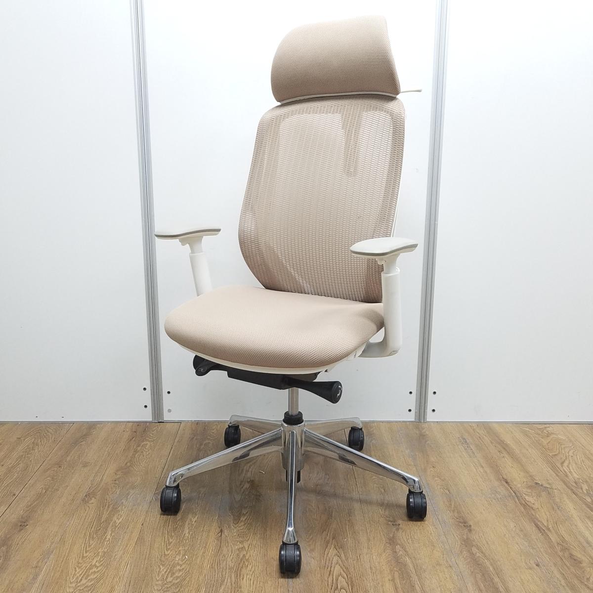 オカムラ製　シルフィシリーズ　ベージュ　背もたれメッシュ　アジャストアーム※可動肘　ポリッシュ脚　コートハンガー/ヘッドレスト付き　前傾チルト機能付き　オカムラ製品で最も人気を集める高機能メッシュチェア！　肘付きハイバックチェア！！
                        シルフィーメッシュ
                                    中古
            