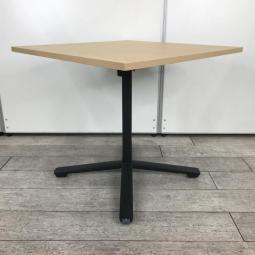 ABW/カフェ/リチャージサロン　コクヨ（KOKUYO）製　角テーブル　ミーティングテーブル　W800×D800×H720mm　木目ナチュラル天板×ブラック脚【AD】