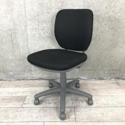 【関東倉庫在庫品】【リーズナブルでコンパクトなおススメチェア！】■オカムラ製　ヴィラージュ　肘無ローバックチェア　■ブラック【弊社使用欄：A00993494】【ECBMC】