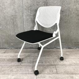 【関東倉庫在庫品】【シンプルデザインで使いやすいチェア！】■オカムラ製　ルナ　ネスティングチェア■ホワイト【弊社使用欄：A00965552】【ECBMC】