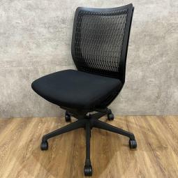【在庫入替セール】オカムラ製のオフィスチェア【ヴィスコンテ】が入荷しました！＊福岡市拠点の「オフィスバスターズ福岡南店」は、福岡はもちろん、岡山・広島エリアにも対応しています。中古オフィス家具・チェア・デスク・複合機など一式手配可能。各地に特化した在庫とワンストップ対応で、起業・移転・レイアウト変更にしっかり対応し、岡山・広島でも安心の選択肢をご提供します。＊