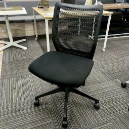 【訳アリ品】オカムラ製のオフィスチェア【ヴィスコンテ】が入荷しました！＊福岡市拠点の「オフィスバスターズ福岡南店」は、福岡はもちろん、岡山・広島エリアにも対応しています。中古オフィス家具・チェア・デスク・複合機など一式手配可能。各地に特化した在庫とワンストップ対応で、起業・移転・レイアウト変更にしっかり対応し、岡山・広島でも安心の選択肢をご提供します。＊