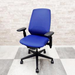 【シンプルな肘付きチェアが1脚入荷です！】　ウチダ　内田洋行　ニンバス　ブルー　肘付きチェア　可動肘　メッシュ　BKフレーム