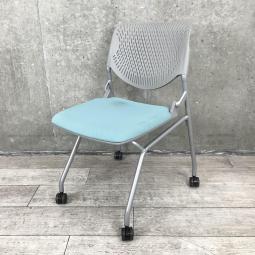 【関東倉庫在庫品】【シンプルデザインで使いやすいチェア！】■オカムラ製　ルナ　ネスティングチェア■ライトブルー【弊社使用欄：A00991578】【ECBMC】【在庫入替セール品につき限定特価！】