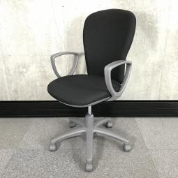 【三次元形状のモールドウレタンが身体にフィット！ふっくらクッション！】■コクヨ（KOKUYO）　レグノ2チェア　ローバック　肘付き　■サークル肘　■ブラック【弊社使用欄：A01005775】
