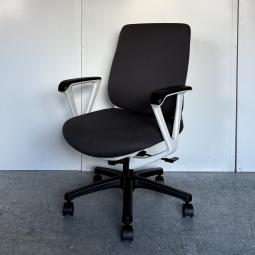 【在庫入替品】【全ての機能をコンパクトに！クッション性が高く座り心地が良い一品です！】■イトーキ（ITOKI）製　トルテR（torteR）チェア　肘付き　ローバック　■ループ肘　■グレー×ホワイトシェル【K】