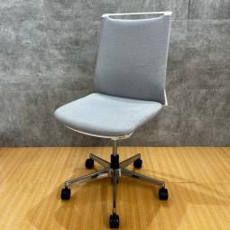 【南】オカムラ製のオフィスチェア(事務椅子)【モードチェア】が入荷しました！＊福岡市拠点の「オフィスバスターズ福岡南店」は、福岡はもちろん、岡山・広島エリアにも対応しています。中古オフィス家具・チェア・デスク・複合機など一式手配可能。各地に特化した在庫とワンストップ対応で、起業・移転・レイアウト変更にしっかり対応し、岡山・広島でも安心の選択肢をご提供します。＊