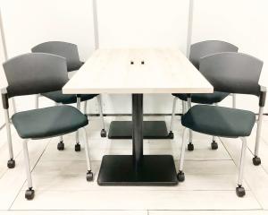 【セット商品（テーブル×１台/チェア×４脚）】ミーティング 木目柄 配線付き オススメ(おすすめ) 大人気 ・ノーブランド  ※横浜本店撮影画像※
