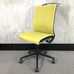 【在庫セール品・4脚限定】■スチールケース（Steelcase）　シンク（think）チェア　肘無ハイバック　■クロスバックタイプ　■ハンガー付　■グリーン　【あなたの座るを考える！ワイヤー構造が体を支える、有名海外メーカー製の定番！座り心地抜群の人気チェア！】