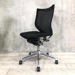 【定価約15万円】【長時間の着座でも疲れにくいサポート感！】■オカムラ（okamura）製　バロンチェア（Baron）　肘無　ローバック　△ナイロンキャスター　■ブラック　■メッシュ背面　【ベストなポジションが得られる先進設計！】