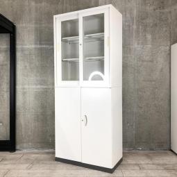 【限定１セット】【取っ手日焼けあり】【視認性に優れたガラス製引き違い戸＋両開き書庫のセット！！書類もスッキリ整理！】■生興製　クォール（QUWALL）シリーズ　ガラス2枚引き戸＋両開き　書庫セット　ハイキャビネット　■シリンダー錠　■ホワイト　オフィスバスターズ　梅田本店