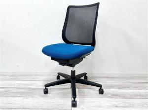 【在庫セール品・4脚限定】■コクヨ/ミトラ　肘無ローバック　■座面：プリシアンブルー　背面：ブラック　■背メッシュ　【優れた通気性とフィット感をもつメッシュバック】