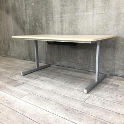 定番のミーティングテーブルが入荷しました！木目天板がおしゃれな1品です！配線穴付きでOA機器を使った打合せにも対応可能！
■内田洋行/ノティオ(notio)/ナチュラル　【ABW】