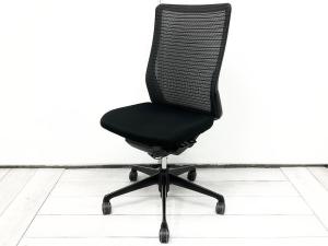 【状態良好品＆専門業者によるクリーニング済み！】【どんな空間にも調和するデザインと最上級の操作性！】■オカムラ（okamura）　コーラルチェア (Choral)　肘無ミドルバック　■肘無　■背面メッシュ　■ブラック【入替セールにつき40%OFF！】
