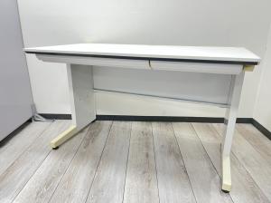 【※日焼けがあるためお安く！】☆W1300mmタイプ！ゆとりのあるワークスペース！　■コクヨ　アイエスシリーズ　平デスク　W1300×D650×H720mm　ホワイト【KOKUYO　iS】【7/14入荷】
