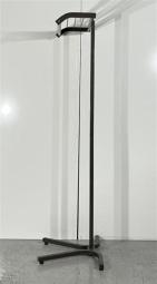 【在庫セール品・1台限定】■コクヨ (KOKUYO)　コートハンガー　W560×D400×H1530mm　■色：グレー　■キャスター無し　【個性的でコンパクトコートハンガー！】