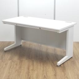 ★【訳あり：部材掛け多数】ホワイト　引き出し　W1400/D700/H700サイズ　作業効率アップ！　仕事が捗る！　広々充実のワークスペース！　W1400平机！！※訳あり商品のため、保障対象外品になります。
