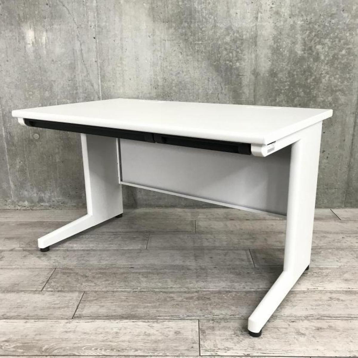 【どんな空間にもフィットするスタンダードなホワイトデスクが入荷！】■イトーキ（ITOKI）製　CZNシリーズ　平机　引き出し付　■横幅1200㎜　■ホワイト【幅1200㎜の使い勝手のいいサイズ！】【入替セールにつき30%OFF！】
                        CZN デスク
                                    中古
            