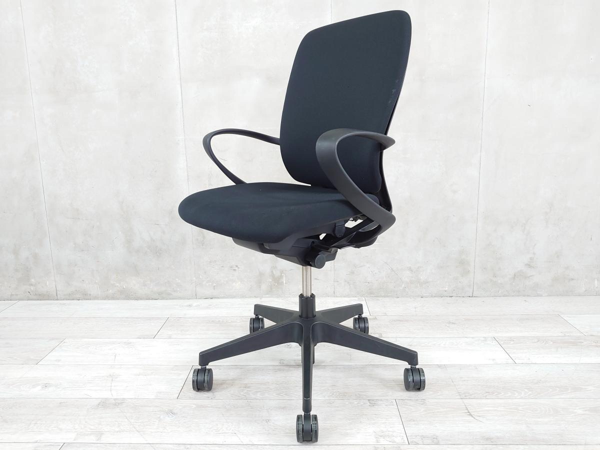 【基本ニーズである「汚れにくさ」「壊れにくさ」を実現したスタイリッシュデザインのOAチェア！】/オススメ(おすすめ) /人気商品【弊社使用欄：】■イトーキ（ITOKI）製　fulgo（フルゴ）チェア　肘付き　ハイバック　固定肘　ブラック/イトーキ/フルゴ
                        フルゴ
                                    中古
            