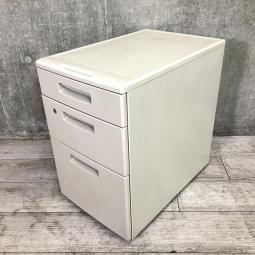 【高品質で人気のKOKUYOのワゴン！スタンダードなデザインで使いやすい！】■コクヨ(KOKUYO）製　BSシリーズ　3段ワゴン　デスクインワゴン　H620mm　■シリンダー錠　■ニューグレー【入替セールにつき30%OFF！】