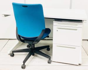 【セット商品（デスク×1台、ワゴン×1台、チェア×1脚）】平デスク 疑似片袖デスク オススメ(おすすめ) 大人気 ・Okamura/オカムラ ・ADVANCE/アドバンス ※横浜本店撮影画像※