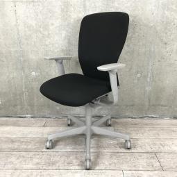 【異硬度クッションと使い勝手の良い操作性が人気！シンプルなデザイン！】■オカムラ(okamura)製　スラートチェア (Sulato)　肘付ハイバック　■可動肘　■ブラック×グレーシェル