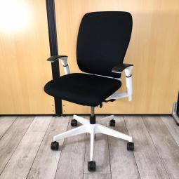 【基本ニーズである「汚れにくさ」「壊れにくさ」を実現したスタイリッシュデザインのOAチェア！】■イトーキ（ITOKI）製　fulgo（フルゴ）チェア　肘付き　ハイバック　■可動肘　■色：ブラック×ホワイトシェル