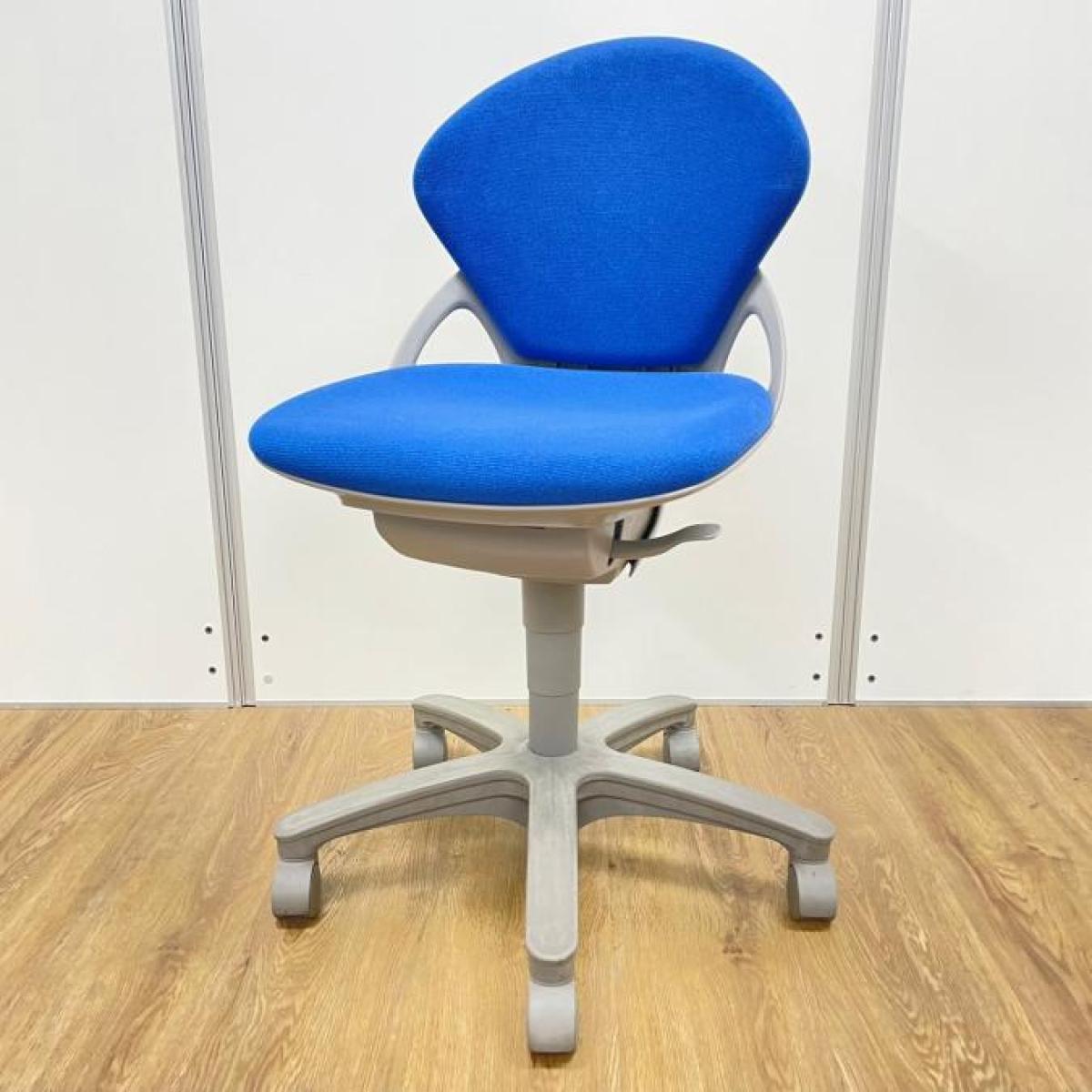 【南】イトーキ製のオフィスチェア(事務椅子)【プレーゴチェア】が入荷！　＊福岡市拠点の「オフィスバスターズ福岡南店」は、福岡はもちろん、岡山・広島エリアにも対応しています。中古オフィス家具・チェア・デスク・複合機など一式手配可能。各地に特化した在庫とワンストップ対応で、起業・移転・レイアウト変更にしっかり対応し、岡山・広島でも安心の選択肢をご提供します。＊
                        プレーゴチェア
                                    中古
            