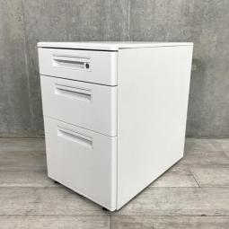 【スタンダードなデザインで使いやすい！キャスター付きホワイトワゴンが入荷！】■ナイキ（NAIKI）製　XEHHシリーズ　3段ワゴン　デスクインワゴン　■ホワイト　■高さ610㎜【フリアドデスクや平机の収納力アップに！】【弊社使用欄：A01011767】