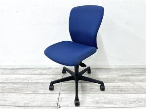 【定価約6万円】【シンプルなデザインと厚みのあるクッションが大人気！機能充実のワーキングチェア！】オカムラ（okamura）製　スラートチェア（sulato）　ローバック　肘無し　■ミディアムブルー ×ブラックシェル