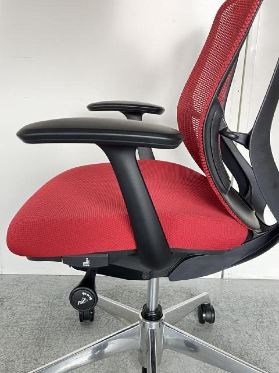 at　オカムラ　シルフィーチェア　ローバック　固定肘　前傾機能　メッシュ　中古品 中古】シルフィーメッシュ オカムラ/okamura 肘付ローバック