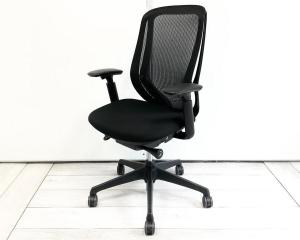 【定価約11万円】【座り心地の良さと充実の調整機能！高機能チェア！】■オカムラ製　シルフィ（Sylphy）ハイバック肘付き　■ブラック　■背もたれクッション【外部倉庫在庫品】【OI】
