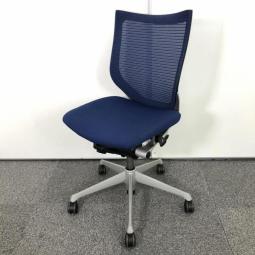 【オカムラ製の王道高級チェア！　通気性ばっちりで長時間の着座も快適に過ごせます！】　■オカムラ　バロン　ローバック　肘無し　■ダークブルー　■メッシュ背面・クッション座面