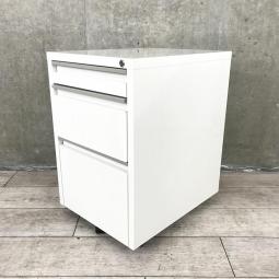 【訳あり品！】デスク下の収納・書類管理に！使いやすさ抜群のキャスター付き３段ワゴン　※正面に歪み有
■ナカバヤシ/ホワイト　■シリンダー錠　3段ワゴン　キャスター付　W400×D510×H615㎜