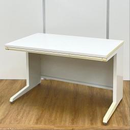 【2台限定】【訳アリ品】【引き出し等に日焼け有特価】オカムラ製　人気のアドバンスシリーズ　ホワイトカラー　W1200サイズ　急な増員にもおすすめ　平机！！　オフィスバスターズ　梅田本店