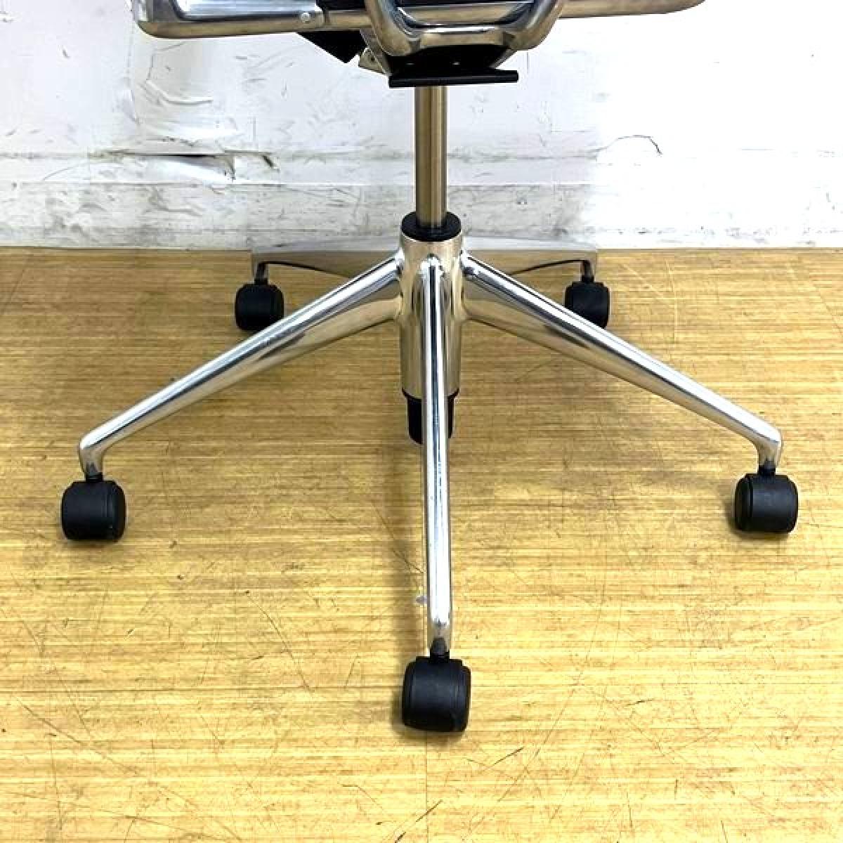 メダチェア vitra/ヴィトラ 肘付ハイバックチェア 中古】 vitra/ヴィトラ 肘付ハイバックチェア 534569 - 中古