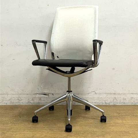 vitra(ヴィトラ)/Meda Chair(メダチェア)　海外メーカ-品　背：メッシュ（ホワイト）　座：レザー（ブラック）　※肘部分と背もたれ部分に汚れと傷があります