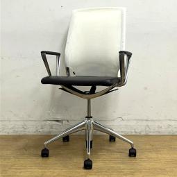 vitra(ヴィトラ)/Meda Chair(メダチェア)　海外メーカ-品　背：メッシュ（ホワイト）　座：レザー（ブラック）　※肘部分と背もたれ部分に汚れと傷があります