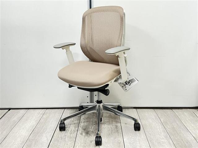 【最も人気を集める高機能メッシュチェア！】/オススメ(おすすめ) /人気商品【弊社使用欄：A01025185】■ローバック　肘付き　アイボリー/オカムラ/シルフィ