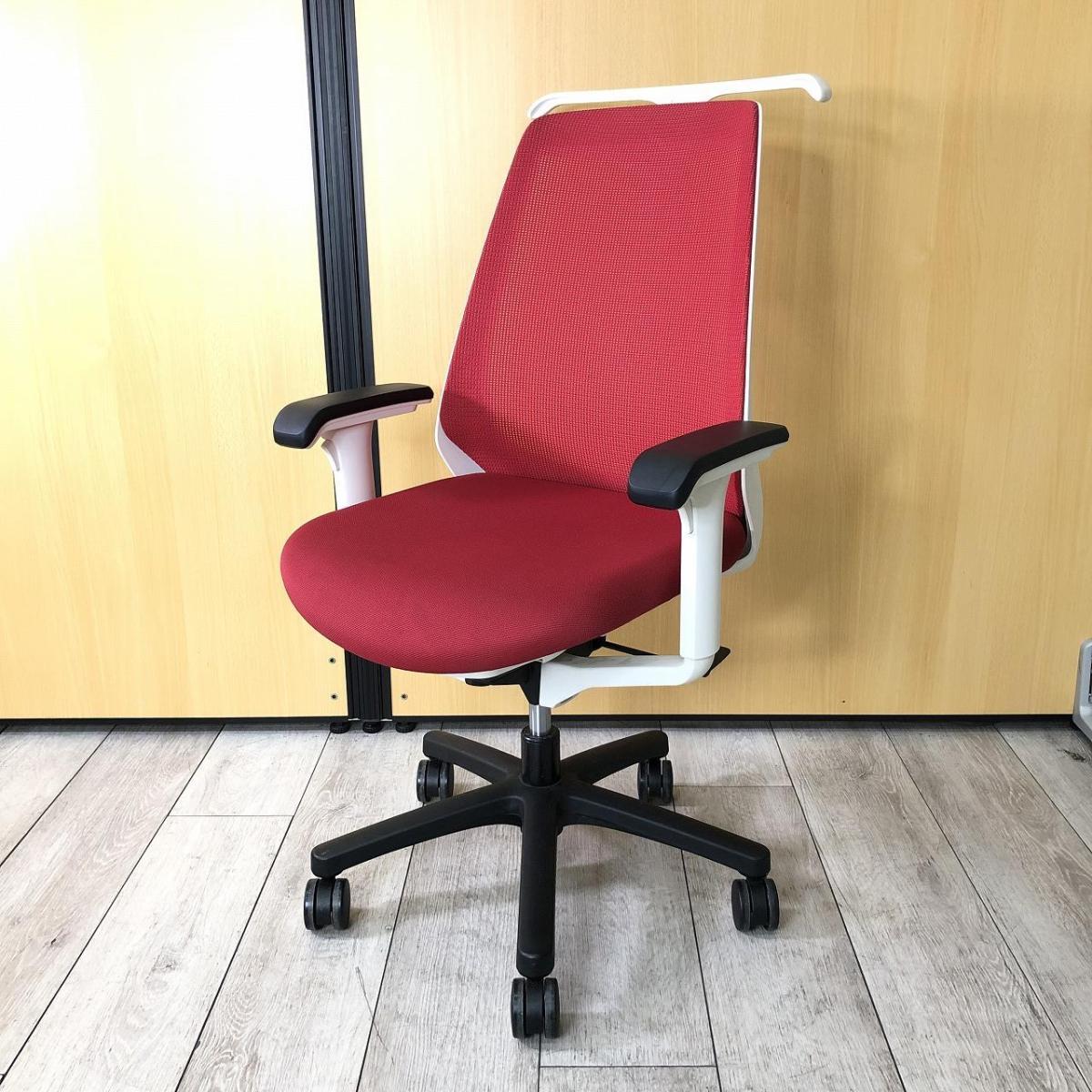 【座りやすくてコンパクト！肩回りが動かしやすい背面メッシュの人気チェア！】■イトーキ（ITOKI）　ノナ（nona）チェア　ハイバック　肘付き　■可動肘/ハンガー付　■背面メッシュ　■ラズベリーレッド × ホワイトシェル
                        ノナ
                                    中古
            