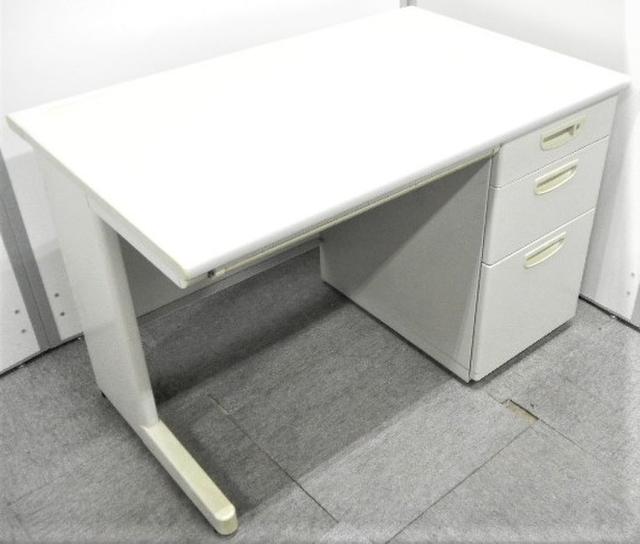 【スタンダードなデザインで使いやすい！】■ナイキ製　片袖デスク　W1200×D700×H700mm　■広々としたワークスペースでストレスを軽減！
