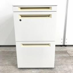 【高品質で使いやすい！見た目を気にしなければお買い得！】■オカムラ製　3段ワゴン　W390×D580×H650㎜　ホワイト　シリンダー錠　※日焼けあり商品のためお安く！【ハイワゴン】
