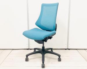 フィット＆フリー！姿勢の変化にフレキシブルに対応する定番ミドルクラスチェア！スタイリッシュで座り心地も抜群の人気高機能チェア
■イトーキ/エフチェア/ストロングブルー
