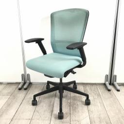 【在庫入替セール品】【ワンランク上の座り心地！人間工学に基づいた快適なオフィスチェア】■ウチダ（UCHIDA）製　エルフィ (Elfie)　肘付ハイバック　背面メッシュ　■可動肘　■ライトブルー×ブラックシェル【弊社使用欄：A01006970】【SN】