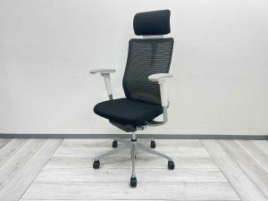 【訳アリ特価品】【ヘッドレスト付きならコレ！厚めのクッションで快適な座り心地を実現！】■オカムラ(okamura)製　コーラル(choral)チェア　■エクストラハイバック　■ヘッドレスト付き　■背メッシュ　■ブラック　■デザインアーム〈岐阜・愛知・三重・静岡・福井〉