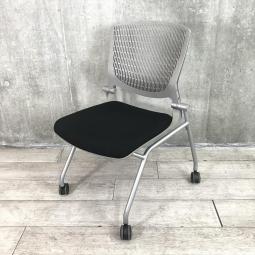【オカムラのミーティング/ネスティングチェア。グラータ】※倉庫商品　メーカー品　オカムラ　Okamura　グラータ　　格安　高品質　＊福岡市拠点の「オフィスバスターズ福岡南店」は、福岡はもちろん、岡山・広島エリアにも対応しています。中古オフィス家具・チェア・デスク・複合機など一式手配可能。各地に特化した在庫とワンストップ対応で、起業・移転・レイアウト変更にしっかり対応し、岡山・広島でも安心の選択肢をご提供します。＊
