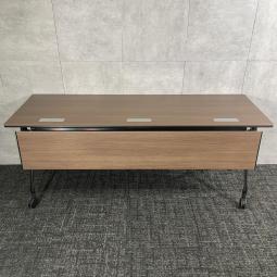 オカムラのサイドスタックテーブル【エレガスタシリーズ】が大量入荷しました！※倉庫商品　 中古　格安　会議用　ミーティングチェア　福岡　博多　天神　佐賀　長崎　大分　熊本　宮崎　鹿児島　沖縄　＊熊本市で、中古オフィス用品・オフィス家具をお探しなら「オフィスバスターズ熊本サテライト店」へ＊※サテライトは商談スペースのみの為、在庫は福岡の在庫を掲載しております。商品につきましてはお電話にてお問い合わせください。