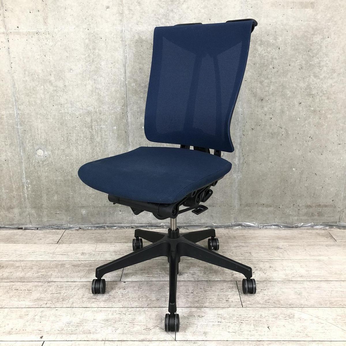 【定価約12万円】【座るとわかる快適さ・骨盤にしっかりフィットする！チェア自らが動き座る人の体を支える「おもてなし」の心を体現した高級チェア！ 】■イトーキ製（ITOKI）　セレーオチェア (celeeo)　肘無ハイバック　■メッシュ背面　■ハンガー付　■ストロングブルー×ブラックシェル
                        セレーオチェア
                                    中古
            