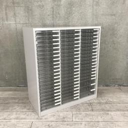 【書類・備品整理の必需品！珍しいタイプのクリトレが入荷！】■イトーキ（ITOKI）　シンラインキャビネット　クリスタルトレー　■3列（浅型57個＋深型3個）　■グレー　■ベース無し【弊社使用欄：A01024827】